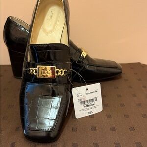 Liz Claiborne Black Croc-Embossed Loafers with Gold Chain Accent